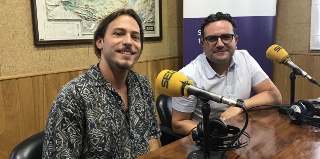 Alex Basha y Javier Cejudo en los estudios de SER Cuenca. Alex Basha y Javier Cejudo en los estudios de SER Cuenca.
