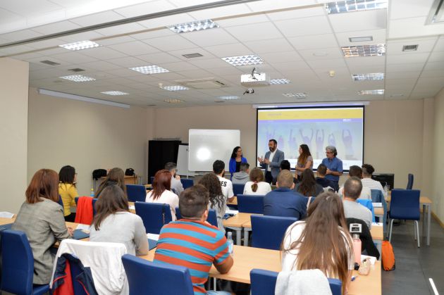 Jóvenes del Corredor del Henares inician in master sobre transformación digital de las empresas del transporte y la logística: Master en transporte y logística para 24 jovenes del Corredor del Henares Jóvenes del Corredor del Henares inician in master sobre transformación digital de las empresas del transporte y la logística: Master en transporte y logística para 24 jovenes del Corredor del Henares