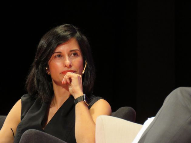 La moderadora, Lola García,subdirectora de La Vanguardia La moderadora, Lola García,subdirectora de La Vanguardia