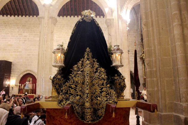 Trasera de la parihuela que portaba a Nuestra Señora del Buen Fin en el interior de San Dionisio Trasera de la parihuela que portaba a Nuestra Señora del Buen Fin en el interior de San Dionisio