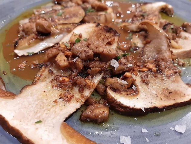 Boletus con pato salteado Boletus con pato salteado