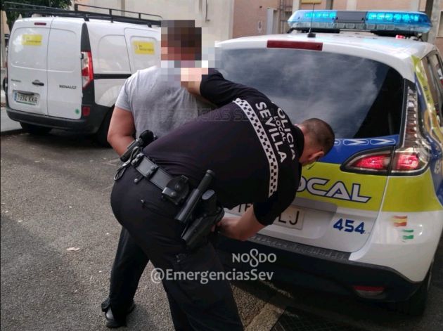 Detenido en Los Remedios el presunto atracador perseguido desde Cádiz Detenido en Los Remedios el presunto atracador perseguido desde Cádiz