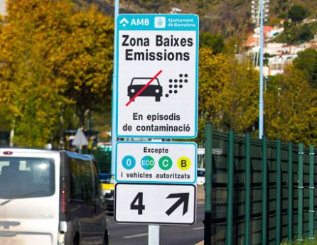 Barcelona prohíbe la circulación de los vehículos más contaminantes Barcelona prohíbe la circulación de los vehículos más contaminantes
