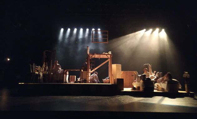 La obra cuenta con dramaturgia de César Oliva y dirección de César Oliva Bernal. La obra cuenta con dramaturgia de César Oliva y dirección de César Oliva Bernal.
