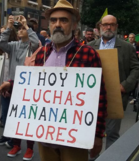 Gente de todas las edades participó en la manifestación contra el cambio Gente de todas las edades participó en la manifestación contra el cambio