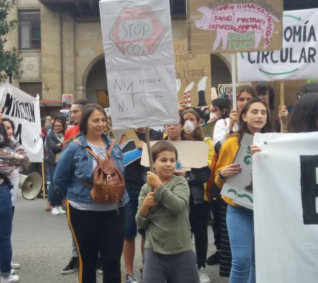 Los niños también se manifestaron contra el cambio climático Los niños también se manifestaron contra el cambio climático