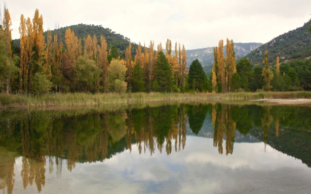 El río Escabas a su paso por el paraje de la Playeta de Cañamares. El río Escabas a su paso por el paraje de la Playeta de Cañamares.