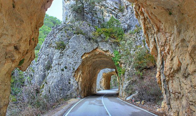 Puerta del Infierno, en la carretera de Cañamares a Fuertescusa (Cuenca). Puerta del Infierno, en la carretera de Cañamares a Fuertescusa (Cuenca).