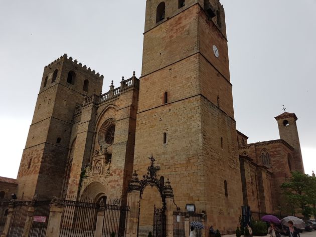 El Obispado de Sigüenza Guadalajara establece un precio de 4 euros para entrar a visitar la catedral de Sigüenza: Hay que pagar 4 euros para entrar a visitar la catedral de Sigüenza El Obispado de Sigüenza Guadalajara establece un precio de 4 euros para entrar a visitar la catedral de Sigüenza: Hay que pagar 4 euros para entrar a visitar la catedral de Sigüenza