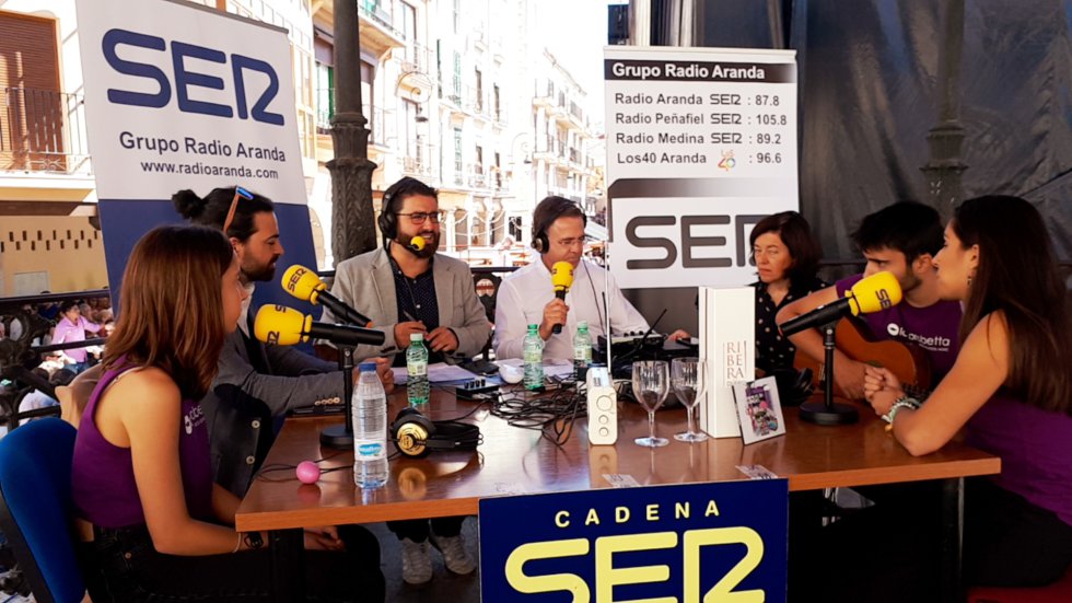 Una de las imágenes del especial A Vivir Castilla y León de Diego Merayo emitido desde la Plaza Mayor de Aranda de Duero. Una de las imágenes del especial A Vivir Castilla y León de Diego Merayo emitido desde la Plaza Mayor de Aranda de Duero.