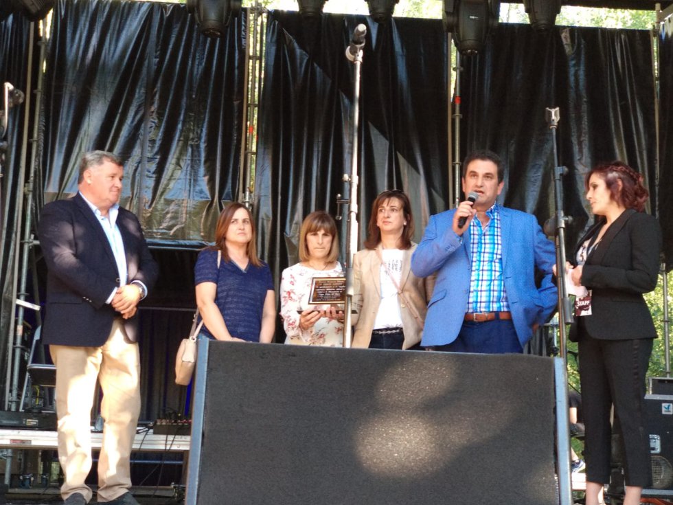 Los hijos del desaparecido Ismael Arroyo recibieron el premio Herencia, a título póstumo, al empresario de Bodegas Isamel Arroyo. Los hijos del desaparecido Ismael Arroyo recibieron el premio Herencia, a título póstumo, al empresario de Bodegas Isamel Arroyo.