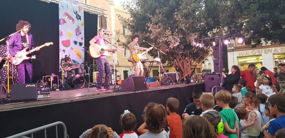 Billy Boom Band fue otro de los alicientes de la fiesta con su actuación en la Plaza de la Constitución. Billy Boom Band fue otro de los alicientes de la fiesta con su actuación en la Plaza de la Constitución.