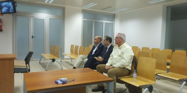 Los tres procesados, Gabriel Echávarri, Lalo Díez y Pedro de Gea, en el banquillo de los acusados Los tres procesados, Gabriel Echávarri, Lalo Díez y Pedro de Gea, en el banquillo de los acusados