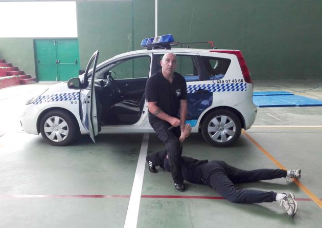 Cabanillas del Campo acoge un curso sobre 'Defensa Personal Operativa' para profesionales de la seguridad: Cabanillas acoge un curso sobre 'Defensa personal operativa' para profesionales de la seguridad Cabanillas del Campo acoge un curso sobre 'Defensa Personal Operativa' para profesionales de la seguridad: Cabanillas acoge un curso sobre 'Defensa personal operativa' para profesionales de la seguridad