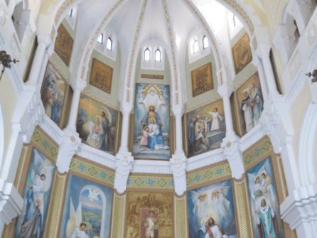 Imagen de la cúpula interior de la Iglesia del Niño Jesús de Yecla. Imagen de la cúpula interior de la Iglesia del Niño Jesús de Yecla.