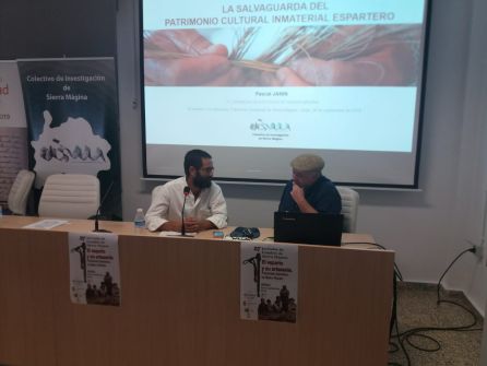 Miguel Ángel Yanes presenta a Pascal Janin, que impartía la conferencia Inaugural Miguel Ángel Yanes presenta a Pascal Janin, que impartía la conferencia Inaugural