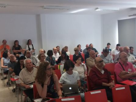El público asistente abarrotaba la Sala de Conferencias de la Casa de la Juventud El público asistente abarrotaba la Sala de Conferencias de la Casa de la Juventud