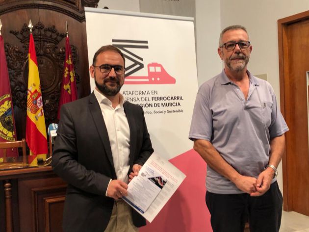 El alcalde de Lorca, Diego José Mateos, junto a Antonio del Campo, coordinador de las jornadas sobre el ferrocarril El alcalde de Lorca, Diego José Mateos, junto a Antonio del Campo, coordinador de las jornadas sobre el ferrocarril