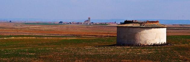 El proyecto Volver al Pueblo ha creado un bando de viviendas, tierras y negocios para personas interesadas en dejar la ciudad. El proyecto Volver al Pueblo ha creado un bando de viviendas, tierras y negocios para personas interesadas en dejar la ciudad.
