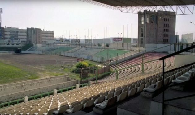Imagen de la tribuna y fondo sur del Estadio El Arcángel Imagen de la tribuna y fondo sur del Estadio El Arcángel