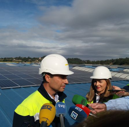 Alimerka pone en marcha la mayor instalación fotovoltaica de Asturias. En la foto, Iván Pravia, director de la oficina técnica de la compañia, y Paula Díaz-Caneja, responsable de Medio Ambiente, también de la empresa. Alimerka pone en marcha la mayor instalación fotovoltaica de Asturias. En la foto, Iván Pravia, director de la oficina técnica de la compañia, y Paula Díaz-Caneja, responsable de Medio Ambiente, también de la empresa.