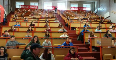 Estudiantes de 2º de la ESO en el Concurso de Relato Corto de coca Cola Estudiantes de 2º de la ESO en el Concurso de Relato Corto de coca Cola