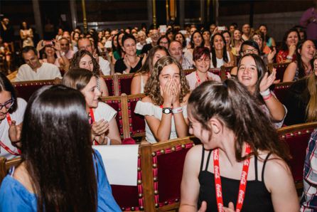 Estudiantes en el Concurso de Relatos Coros de Coca Cola Estudiantes en el Concurso de Relatos Coros de Coca Cola