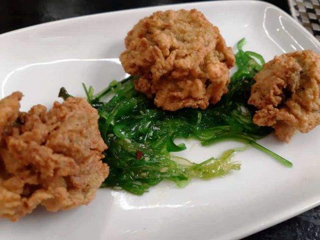 Ortiguillas fritas con alga wakame Ortiguillas fritas con alga wakame
