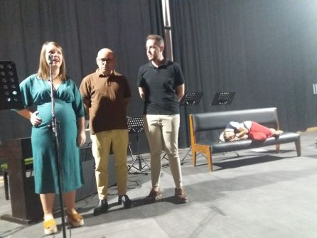 Momento de la presentación, intervención de la directora, en presencia del Primer Teniente de Alcalde y el Concejal responsable de la escuela Momento de la presentación, intervención de la directora, en presencia del Primer Teniente de Alcalde y el Concejal responsable de la escuela