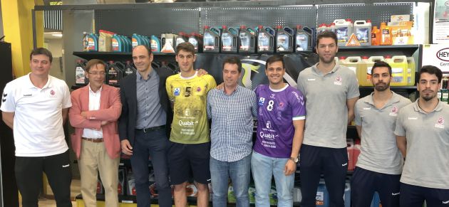 Presentación de las nuevas camisetas del balonmano Guadalajara para la temporada 2019-2020: El Quabit BM presenta sus nuevas camisetas para celebrar sus 10 temporadas consecutivas en Asobal Presentación de las nuevas camisetas del balonmano Guadalajara para la temporada 2019-2020: El Quabit BM presenta sus nuevas camisetas para celebrar sus 10 temporadas consecutivas en Asobal