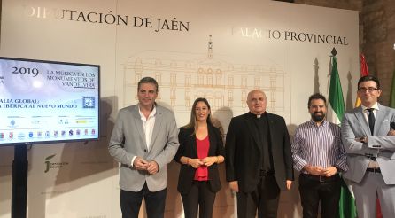 Diferentes autoridades durante la presentación del XV ciclo 'Música en los monumentos de Vandelvira'. Diferentes autoridades durante la presentación del XV ciclo 'Música en los monumentos de Vandelvira'.