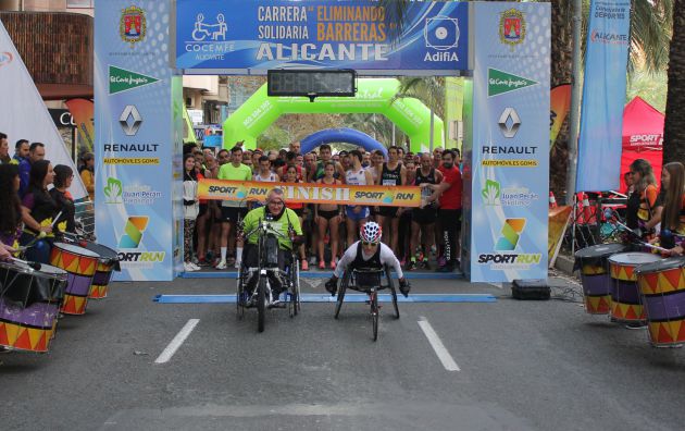 Salida de la pasada edición de la carrera solidaria 'Eliminando Barreras' Salida de la pasada edición de la carrera solidaria 'Eliminando Barreras'