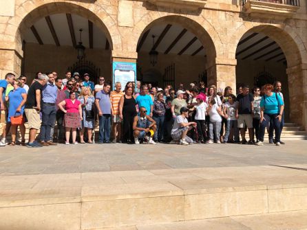 Acto de Amadem en la plaza del Ayuntamiento de Dénia. Acto de Amadem en la plaza del Ayuntamiento de Dénia.