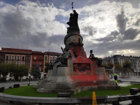 La asamblea Yesca reivindica la autoría de los actos vandálicos del Monumento a Colón La asamblea Yesca reivindica la autoría de los actos vandálicos del Monumento a Colón