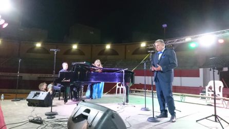 Momento en el que el maestro Paolo Borgognone interpretaba un tema en solitario Momento en el que el maestro Paolo Borgognone interpretaba un tema en solitario