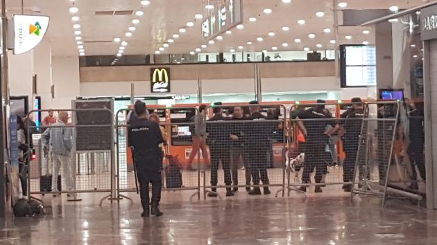 Amplio despliegue policial tras la sentencia del procés en puntos clave de Cataluña Amplio despliegue policial tras la sentencia del procés en puntos clave de Cataluña