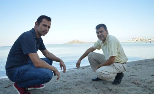 Javier Gilabert, de amarillo, junto a otro investigador, Francisco López. Foto archivo. Javier Gilabert, de amarillo, junto a otro investigador, Francisco López. Foto archivo.