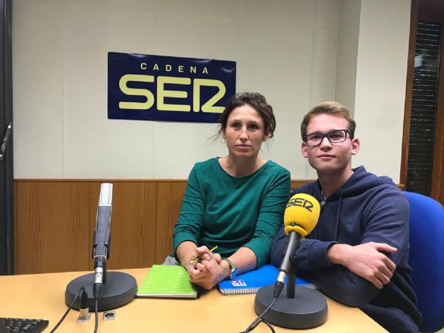Laura Zapater y Pablo Moreno, alumnos del CIFP San Blas de Teruel, centro de referencia nacional de bioeconomía, en los estudios de SER Teruel Laura Zapater y Pablo Moreno, alumnos del CIFP San Blas de Teruel, centro de referencia nacional de bioeconomía, en los estudios de SER Teruel