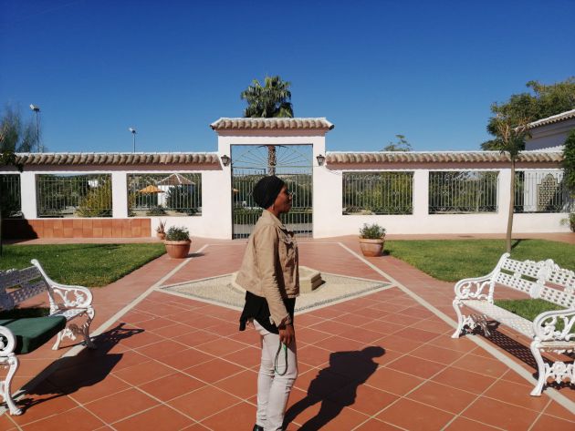 Marian, en el patio del centro Ödos. Marian, en el patio del centro Ödos.