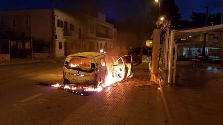 Fuego: Arde un taxi en el centro de Sant Miquel Fuego: Arde un taxi en el centro de Sant Miquel