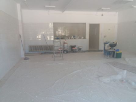 Interior de la sala habilitada como Comedor en el colegio Dr.Fleming, donde se observan los trabajos ya acabados Interior de la sala habilitada como Comedor en el colegio Dr.Fleming, donde se observan los trabajos ya acabados
