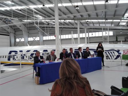 Ryanair ampliará su centro de mantenimiento de aeronaves en Sevilla Ryanair ampliará su centro de mantenimiento de aeronaves en Sevilla