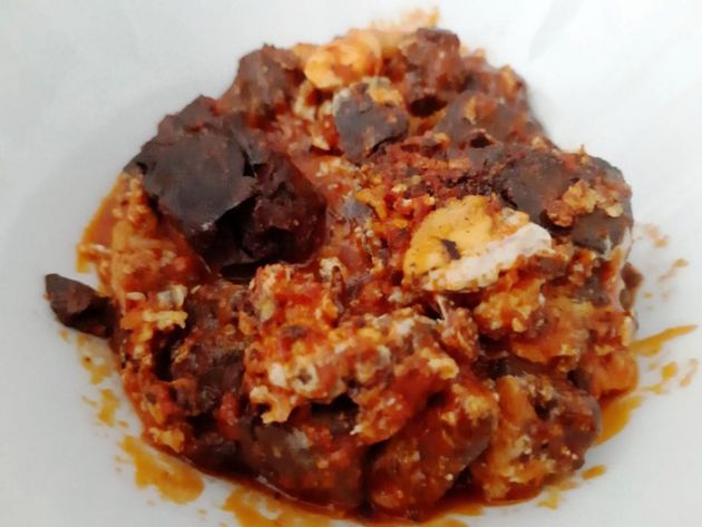 Plato de sangre con tomate Plato de sangre con tomate