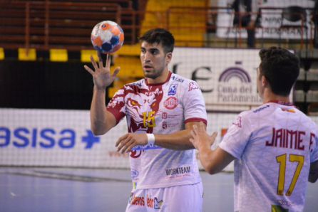 Juanjo Fernández mantuvo al Ademar a flote en la segunda mitad Juanjo Fernández mantuvo al Ademar a flote en la segunda mitad