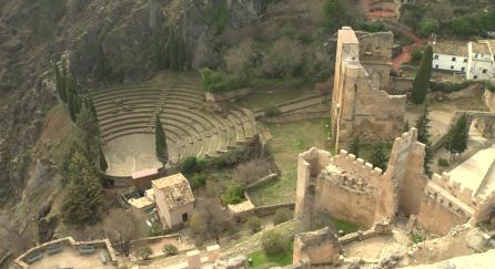 El interior del castillo y anfiteatro a vista de pájaro El interior del castillo y anfiteatro a vista de pájaro