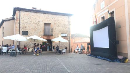 cine rural: El cine llega al pueblo como el pan o el pescado, 'a la puerta de casa' cine rural: El cine llega al pueblo como el pan o el pescado, 'a la puerta de casa'