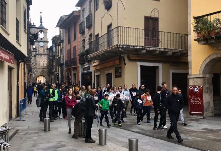 Cerca de 600 personas participan en la Marcha Solidaria de Ponferrada Cerca de 600 personas participan en la Marcha Solidaria de Ponferrada