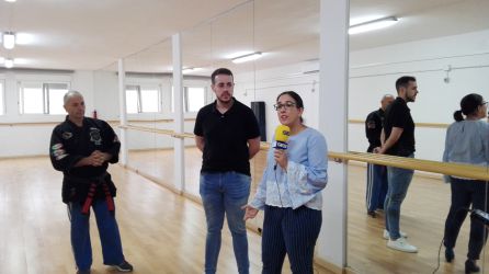 Momento de la intervención de la concejala de Igualdad y Bienestar Social, en presencia del primer teniente de alcalde (centro) y el monitor Momento de la intervención de la concejala de Igualdad y Bienestar Social, en presencia del primer teniente de alcalde (centro) y el monitor