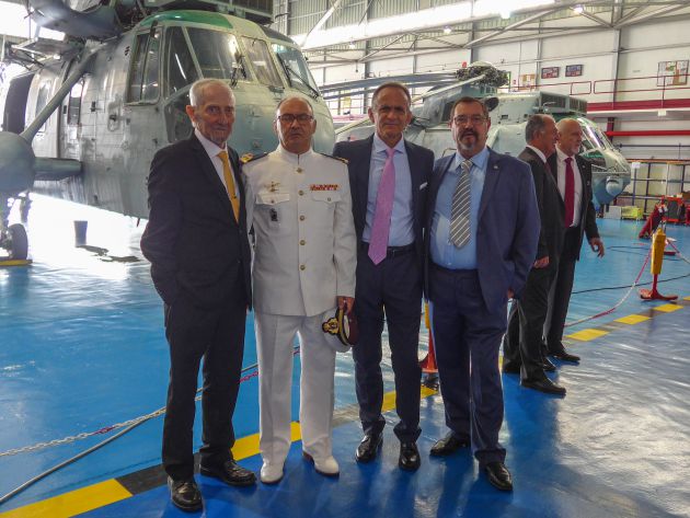 Eduardo Ruiz Mañogil, a la izquierda, junto a algunos compañeros que fueron homenajeados recientemente en la base de Rota Eduardo Ruiz Mañogil, a la izquierda, junto a algunos compañeros que fueron homenajeados recientemente en la base de Rota
