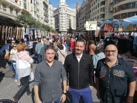 La 'Gran fiesta de los mercados': gente, música y 'puestecillos' en el corazón de València La 'Gran fiesta de los mercados': gente, música y 'puestecillos' en el corazón de València